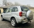 Серый Тойота РАВ 4, объемом двигателя 2 л и пробегом 318 тыс. км за 3800 $, фото 3 на Automoto.ua