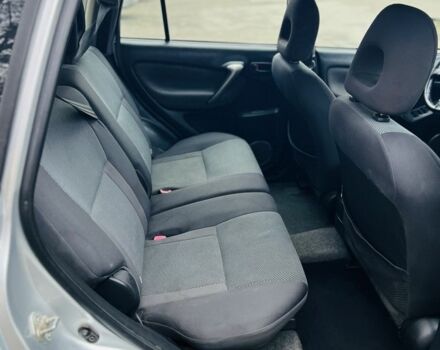 Серый Тойота РАВ 4, объемом двигателя 2 л и пробегом 318 тыс. км за 3800 $, фото 7 на Automoto.ua