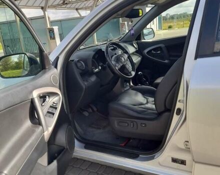 Серый Тойота РАВ 4, объемом двигателя 2.2 л и пробегом 238 тыс. км за 8000 $, фото 3 на Automoto.ua