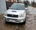 Серый Тойота РАВ 4, объемом двигателя 2 л и пробегом 331 тыс. км за 5500 $, фото 1 на Automoto.ua