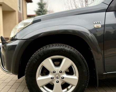 Серый Тойота РАВ 4, объемом двигателя 2 л и пробегом 320 тыс. км за 7700 $, фото 1 на Automoto.ua