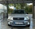 Серый Тойота РАВ 4, объемом двигателя 2 л и пробегом 200 тыс. км за 7000 $, фото 1 на Automoto.ua