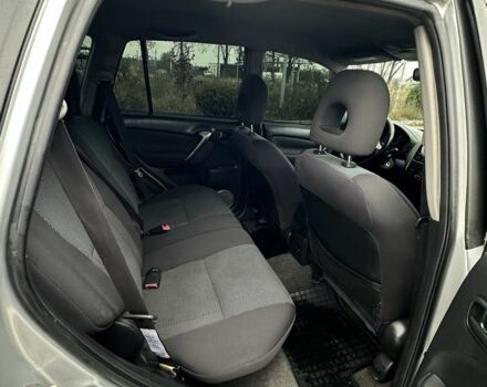 Серый Тойота РАВ 4, объемом двигателя 2 л и пробегом 390 тыс. км за 3850 $, фото 9 на Automoto.ua