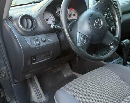 Сірий Тойота РАВ 4, об'ємом двигуна 2 л та пробігом 170 тис. км за 9999 $, фото 5 на Automoto.ua