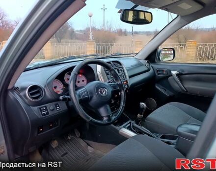 Серый Тойота РАВ 4, объемом двигателя 2 л и пробегом 250 тыс. км за 4250 $, фото 6 на Automoto.ua