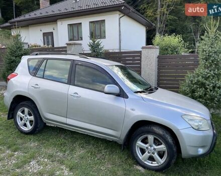 Серый Тойота РАВ 4, объемом двигателя 2.2 л и пробегом 264 тыс. км за 7500 $, фото 2 на Automoto.ua