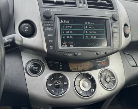 Сірий Тойота РАВ 4, об'ємом двигуна 2.2 л та пробігом 237 тис. км за 4900 $, фото 8 на Automoto.ua
