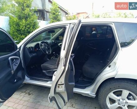 Серый Тойота РАВ 4, объемом двигателя 2.2 л и пробегом 257 тыс. км за 9000 $, фото 17 на Automoto.ua