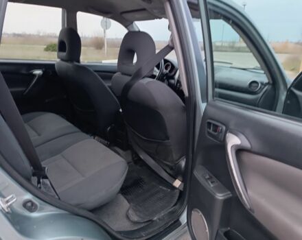 Серый Тойота РАВ 4, объемом двигателя 2 л и пробегом 260 тыс. км за 4250 $, фото 10 на Automoto.ua