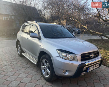 Серый Тойота РАВ 4, объемом двигателя 2 л и пробегом 301 тыс. км за 8800 $, фото 1 на Automoto.ua