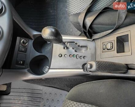 Сірий Тойота РАВ 4, об'ємом двигуна 2 л та пробігом 170 тис. км за 8699 $, фото 34 на Automoto.ua