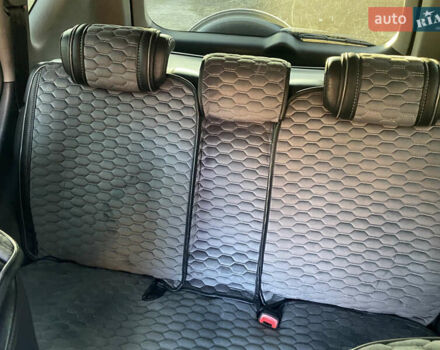 Серый Тойота РАВ 4, объемом двигателя 2 л и пробегом 301 тыс. км за 8800 $, фото 5 на Automoto.ua