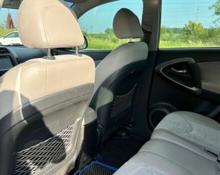 Сірий Тойота РАВ 4, об'ємом двигуна 2 л та пробігом 223 тис. км за 10000 $, фото 4 на Automoto.ua