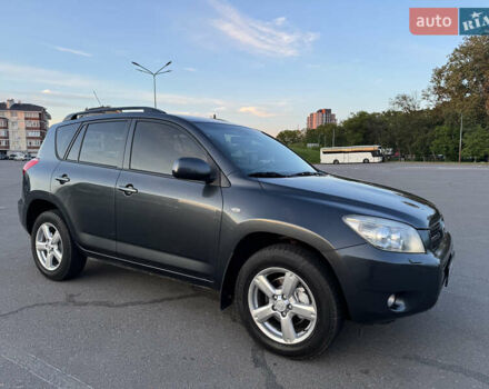 Серый Тойота РАВ 4, объемом двигателя 2 л и пробегом 260 тыс. км за 8900 $, фото 4 на Automoto.ua