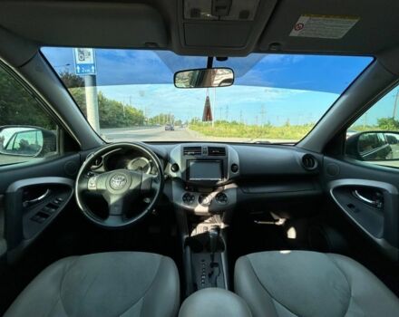 Сірий Тойота РАВ 4, об'ємом двигуна 2 л та пробігом 223 тис. км за 10000 $, фото 5 на Automoto.ua