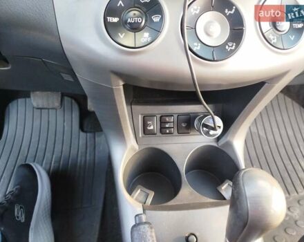 Сірий Тойота РАВ 4, об'ємом двигуна 2 л та пробігом 196 тис. км за 9100 $, фото 13 на Automoto.ua