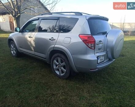 Серый Тойота РАВ 4, объемом двигателя 2.36 л и пробегом 177 тыс. км за 8500 $, фото 2 на Automoto.ua
