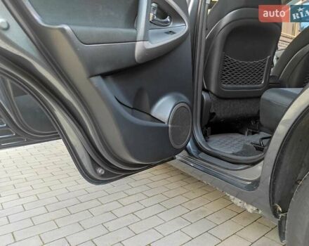 Сірий Тойота РАВ 4, об'ємом двигуна 2 л та пробігом 170 тис. км за 8699 $, фото 27 на Automoto.ua