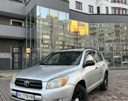 Серый Тойота РАВ 4, объемом двигателя 2.36 л и пробегом 213 тыс. км за 6400 $, фото 1 на Automoto.ua