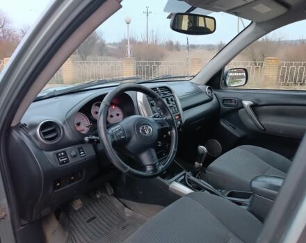 Серый Тойота РАВ 4, объемом двигателя 2 л и пробегом 260 тыс. км за 4250 $, фото 7 на Automoto.ua