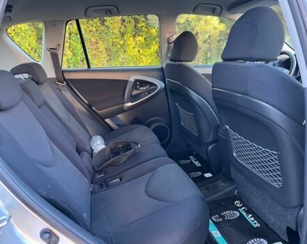 Сірий Тойота РАВ 4, об'ємом двигуна 2 л та пробігом 145 тис. км за 10500 $, фото 9 на Automoto.ua