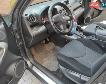 Сірий Тойота РАВ 4, об'ємом двигуна 2 л та пробігом 170 тис. км за 8699 $, фото 28 на Automoto.ua