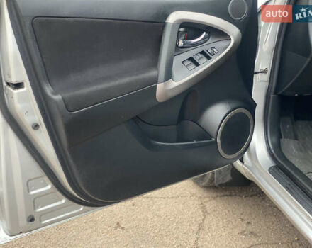 Серый Тойота РАВ 4, объемом двигателя 2 л и пробегом 260 тыс. км за 7500 $, фото 12 на Automoto.ua