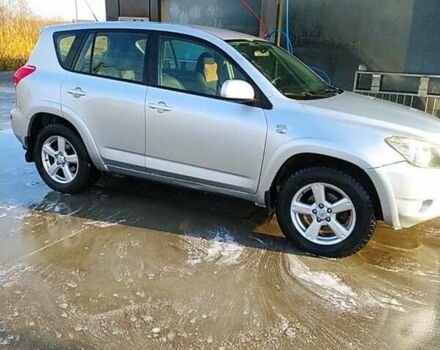 Серый Тойота РАВ 4, объемом двигателя 2.23 л и пробегом 300 тыс. км за 7900 $, фото 1 на Automoto.ua