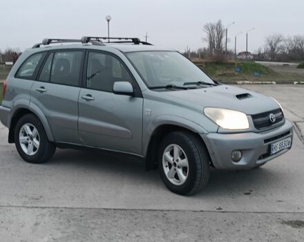 Серый Тойота РАВ 4, объемом двигателя 2 л и пробегом 260 тыс. км за 4250 $, фото 3 на Automoto.ua