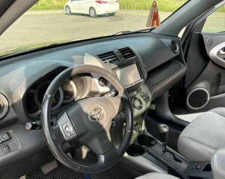 Сірий Тойота РАВ 4, об'ємом двигуна 2 л та пробігом 223 тис. км за 10000 $, фото 3 на Automoto.ua