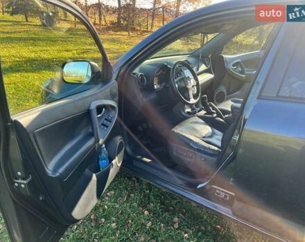 Серый Тойота РАВ 4, объемом двигателя 2.23 л и пробегом 310 тыс. км за 8800 $, фото 4 на Automoto.ua