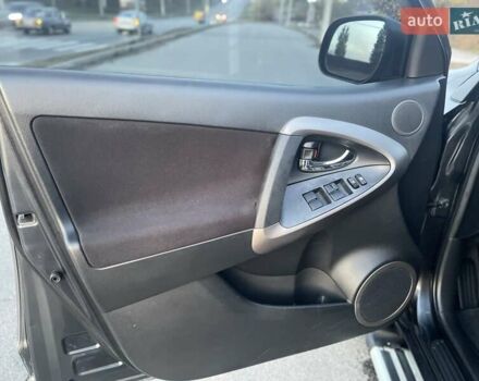 Серый Тойота РАВ 4, объемом двигателя 2 л и пробегом 174 тыс. км за 9600 $, фото 18 на Automoto.ua