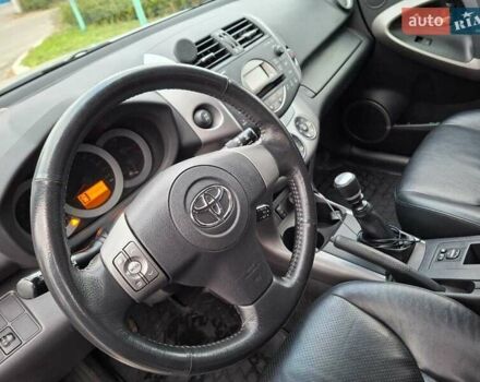 Сірий Тойота РАВ 4, об'ємом двигуна 2.23 л та пробігом 204 тис. км за 9400 $, фото 7 на Automoto.ua