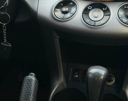 Сірий Тойота РАВ 4, об'ємом двигуна 2 л та пробігом 238 тис. км за 9999 $, фото 25 на Automoto.ua