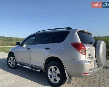 Серый Тойота РАВ 4, объемом двигателя 2.4 л и пробегом 290 тыс. км за 7495 $, фото 4 на Automoto.ua