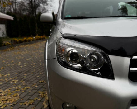 Серый Тойота РАВ 4, объемом двигателя 2.2 л и пробегом 271 тыс. км за 9500 $, фото 1 на Automoto.ua