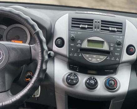 Серый Тойота РАВ 4, объемом двигателя 2 л и пробегом 260 тыс. км за 7500 $, фото 8 на Automoto.ua