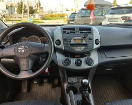 Сірий Тойота РАВ 4, об'ємом двигуна 2.2 л та пробігом 349 тис. км за 2400 $, фото 5 на Automoto.ua