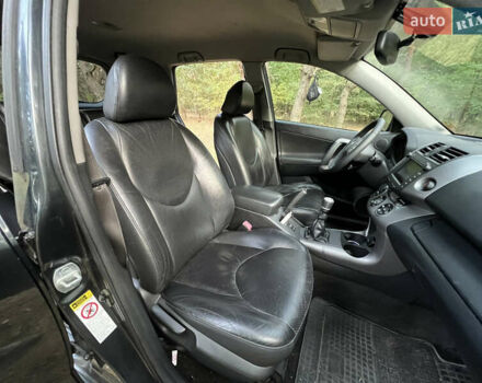 Серый Тойота РАВ 4, объемом двигателя 2.2 л и пробегом 300 тыс. км за 7300 $, фото 3 на Automoto.ua