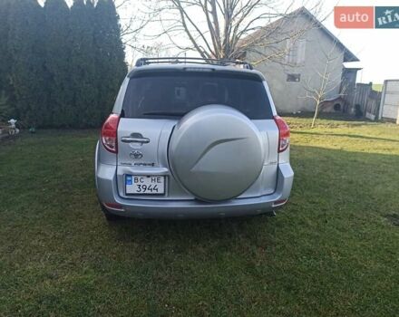 Серый Тойота РАВ 4, объемом двигателя 2.36 л и пробегом 177 тыс. км за 8500 $, фото 5 на Automoto.ua