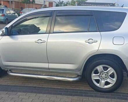 Серый Тойота РАВ 4, объемом двигателя 2.36 л и пробегом 213 тыс. км за 8500 $, фото 2 на Automoto.ua