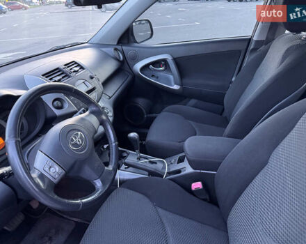 Серый Тойота РАВ 4, объемом двигателя 2 л и пробегом 260 тыс. км за 8700 $, фото 14 на Automoto.ua