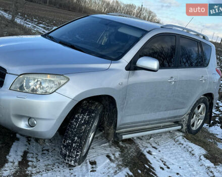 Серый Тойота РАВ 4, объемом двигателя 2 л и пробегом 278 тыс. км за 7900 $, фото 1 на Automoto.ua