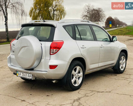 Серый Тойота РАВ 4, объемом двигателя 2 л и пробегом 260 тыс. км за 7500 $, фото 3 на Automoto.ua