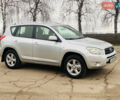 Серый Тойота РАВ 4, объемом двигателя 2 л и пробегом 260 тыс. км за 7500 $, фото 2 на Automoto.ua