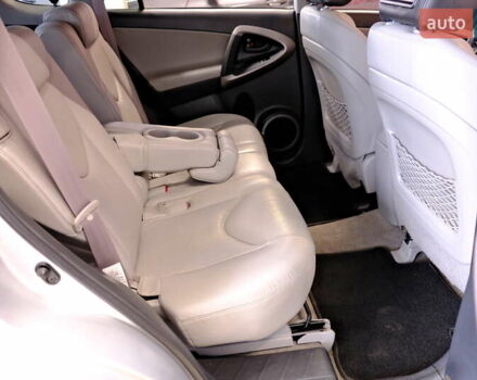 Сірий Тойота РАВ 4, об'ємом двигуна 2.36 л та пробігом 164 тис. км за 9900 $, фото 31 на Automoto.ua