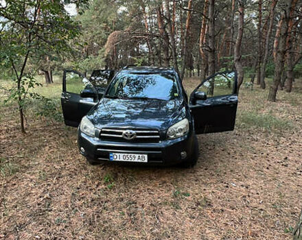 Серый Тойота РАВ 4, объемом двигателя 2.2 л и пробегом 300 тыс. км за 7300 $, фото 1 на Automoto.ua