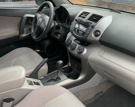 Серый Тойота РАВ 4, объемом двигателя 2.4 л и пробегом 290 тыс. км за 7495 $, фото 7 на Automoto.ua