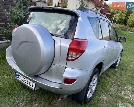 Серый Тойота РАВ 4, объемом двигателя 2.2 л и пробегом 264 тыс. км за 7500 $, фото 4 на Automoto.ua