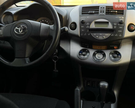 Сірий Тойота РАВ 4, об'ємом двигуна 2 л та пробігом 238 тис. км за 9999 $, фото 24 на Automoto.ua